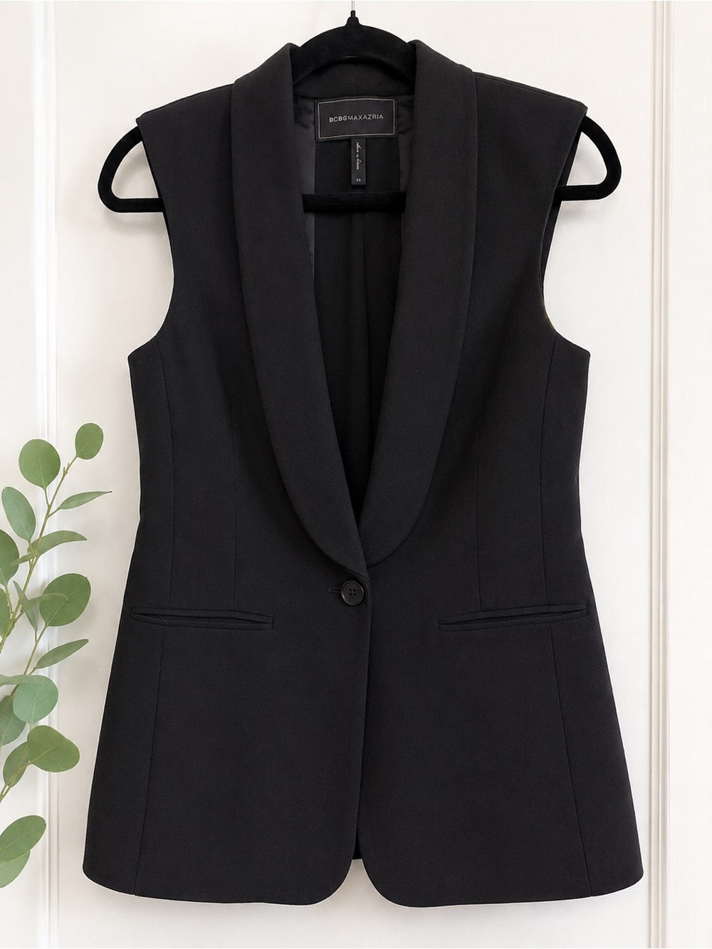 BCBGMaxAzria Black Sleeveless Shawl-Collar Vest Blazer